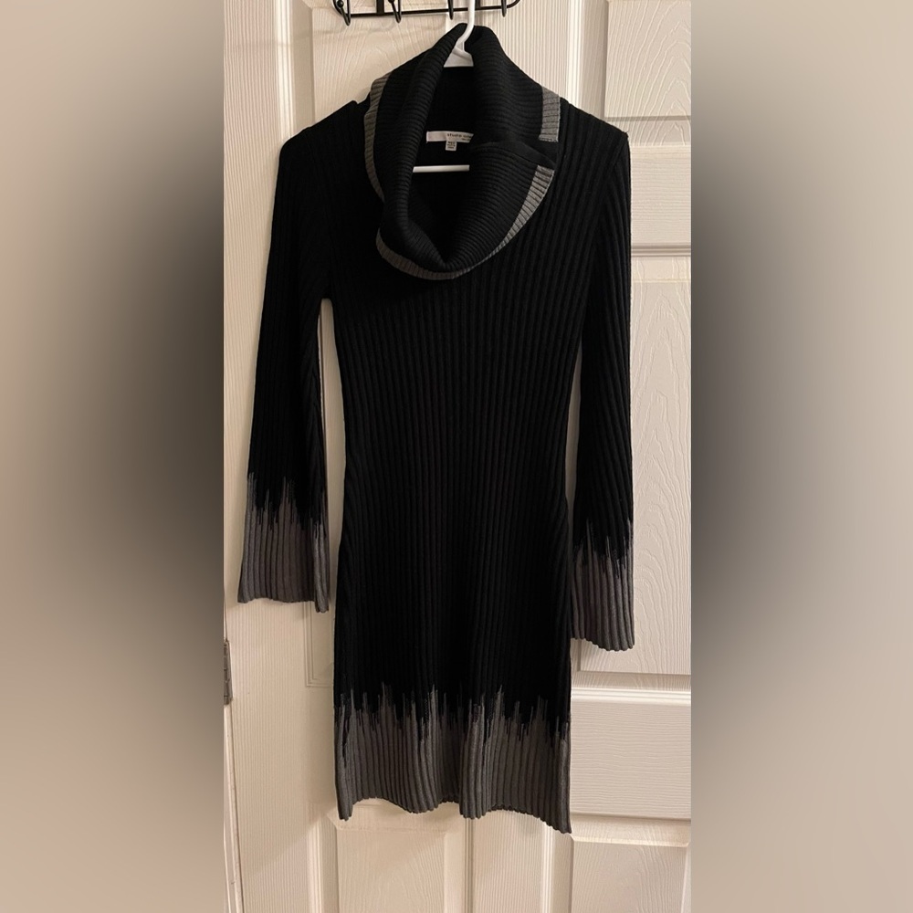 STUDIO ONE~ Black and Gray Ribbed Turtleneck Sweater~M